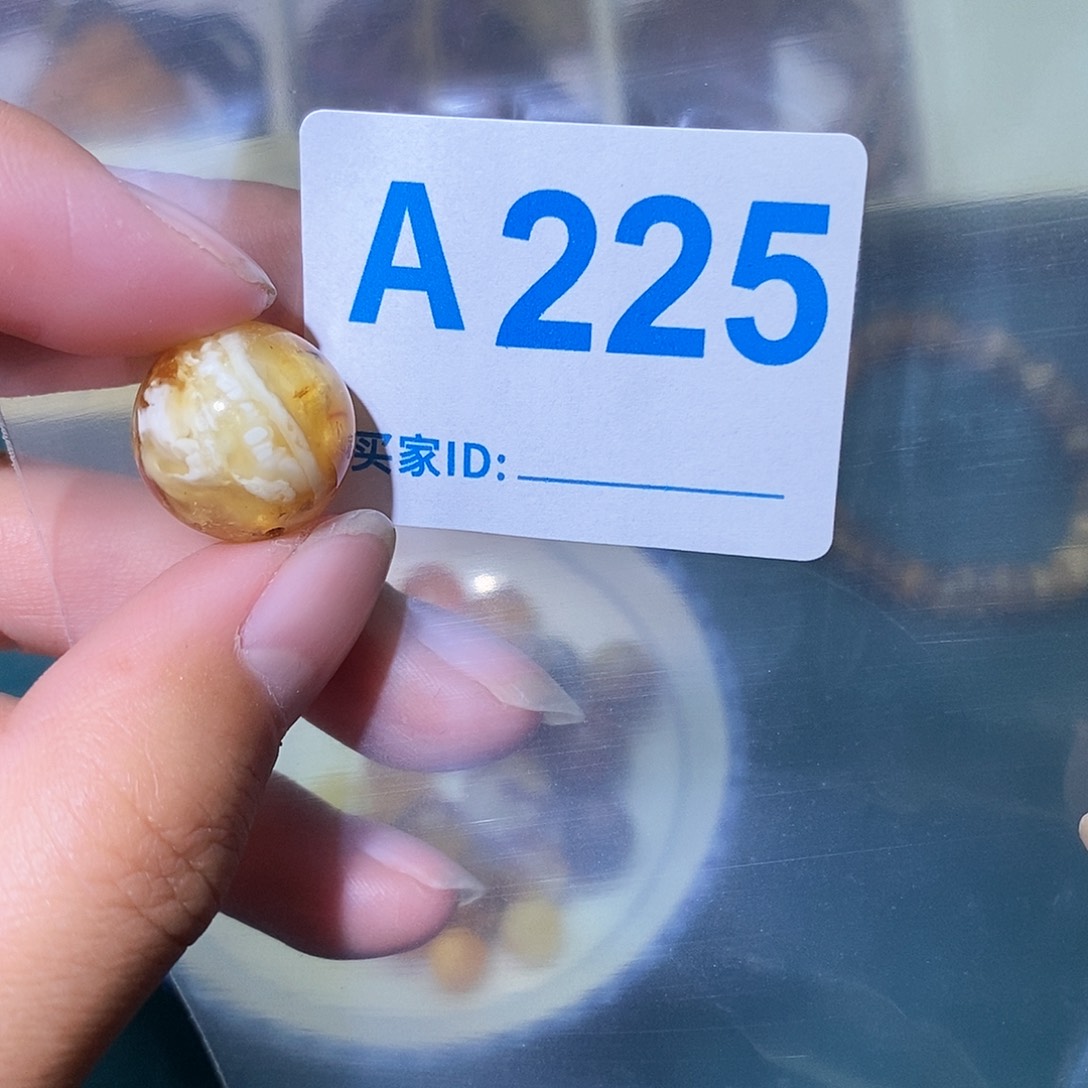 琥珀珠宝奇石未镶嵌