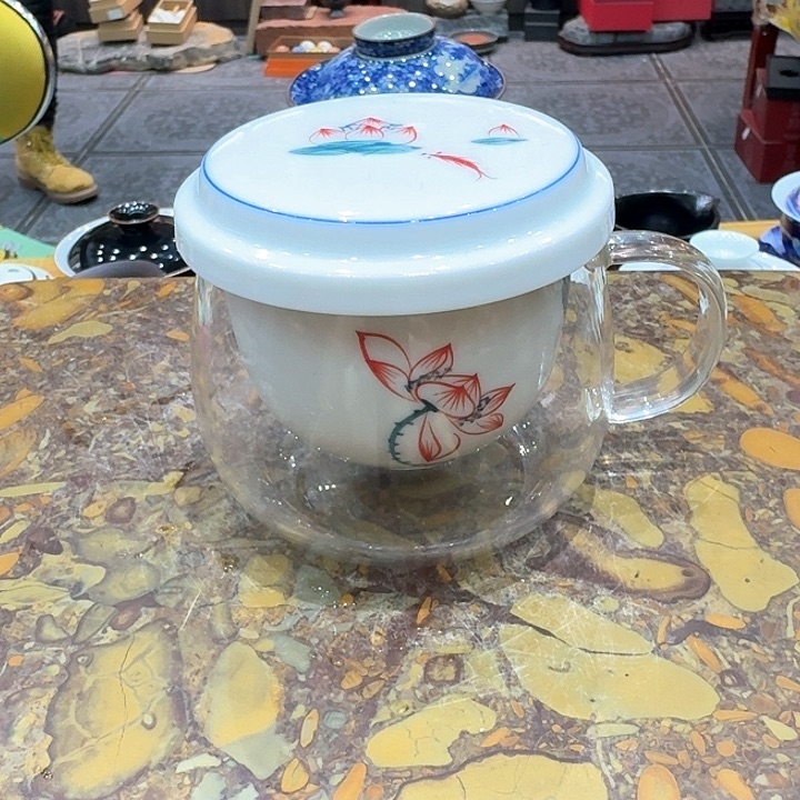 手绘杯一个，瓷。。。品茗