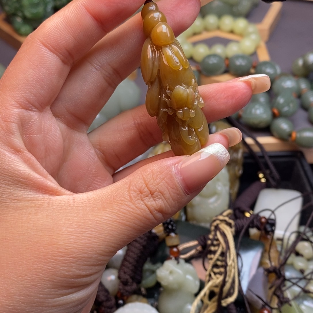 和田玉颈饰未镶嵌