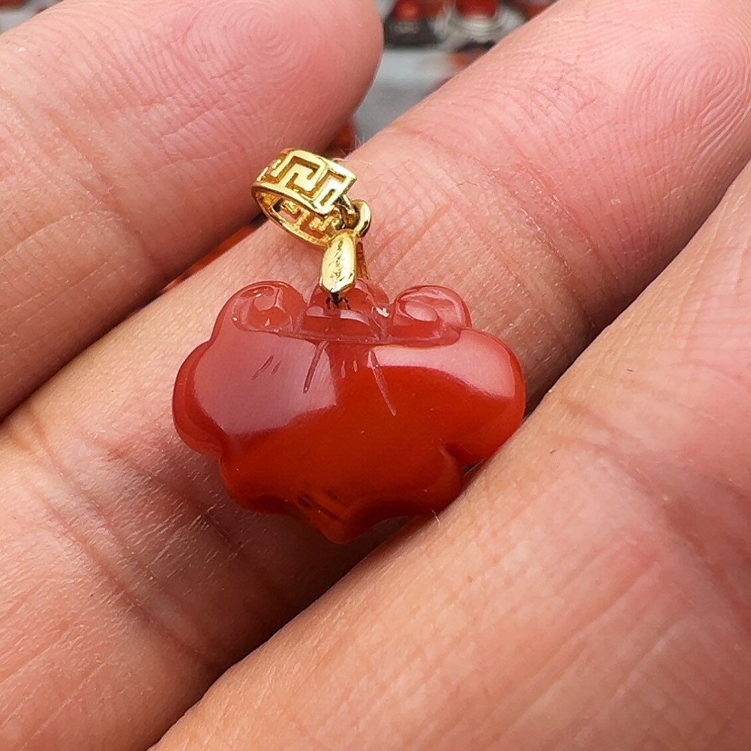 南红玛瑙吊坠未镶嵌