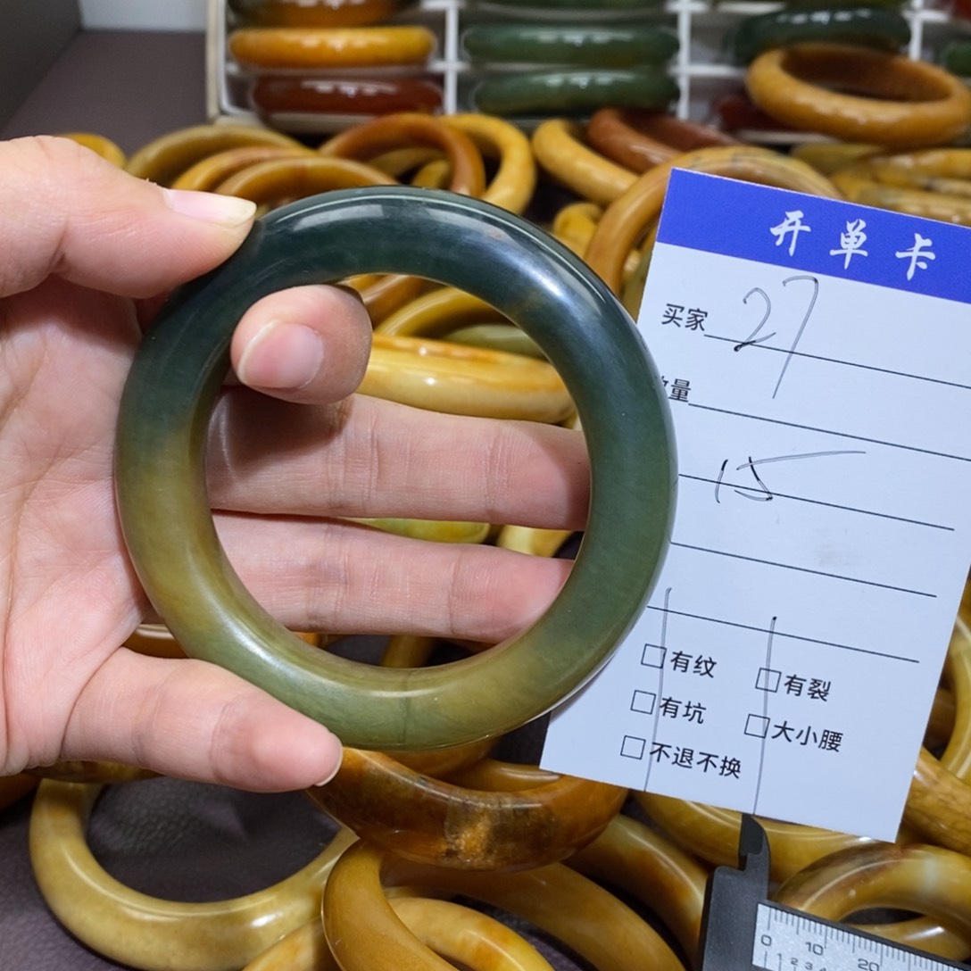 未镶嵌蛇纹石玉手镯来***水