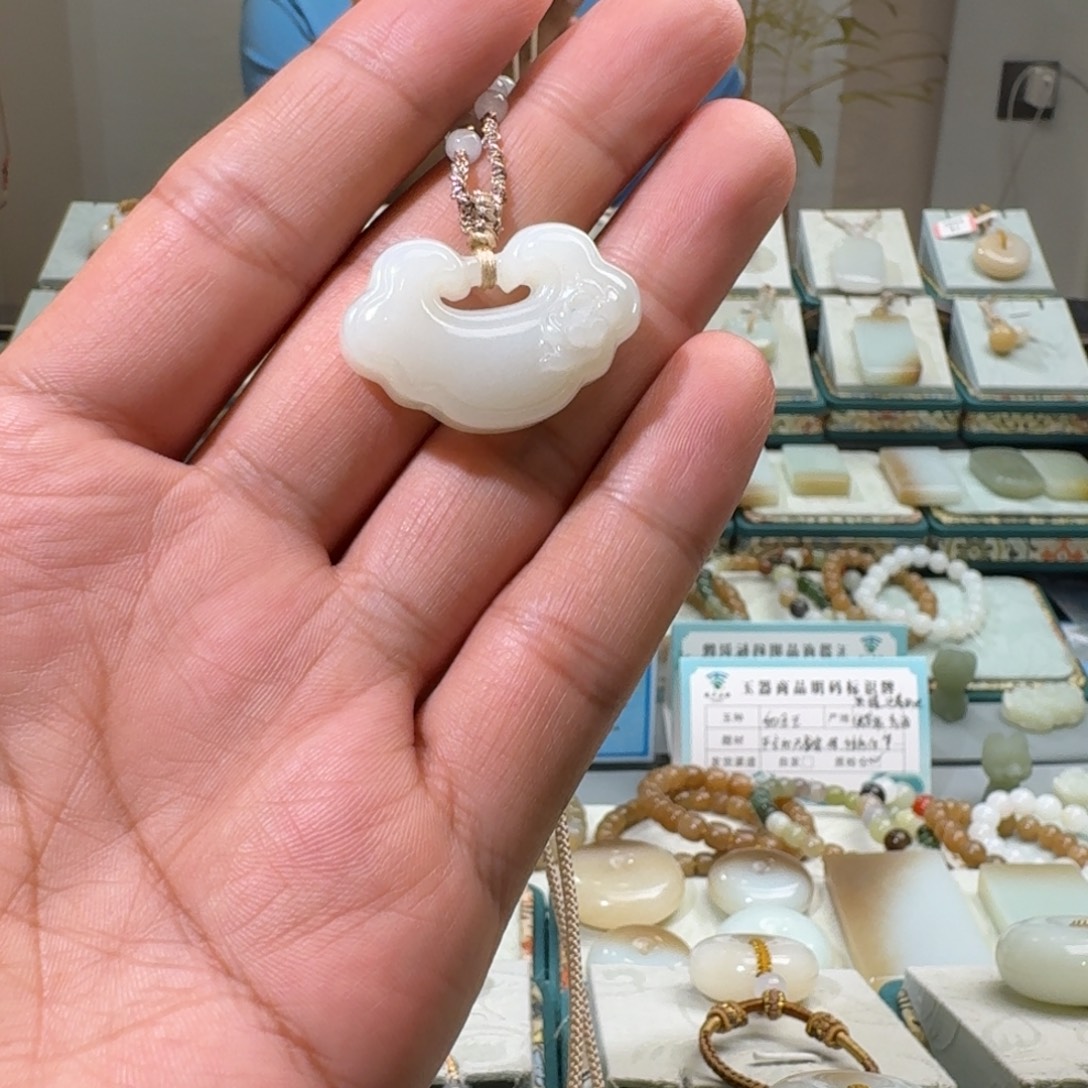 颈饰未镶嵌和田玉
