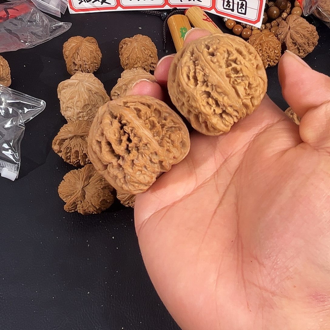 莱***官文玩核桃吊坠核桃