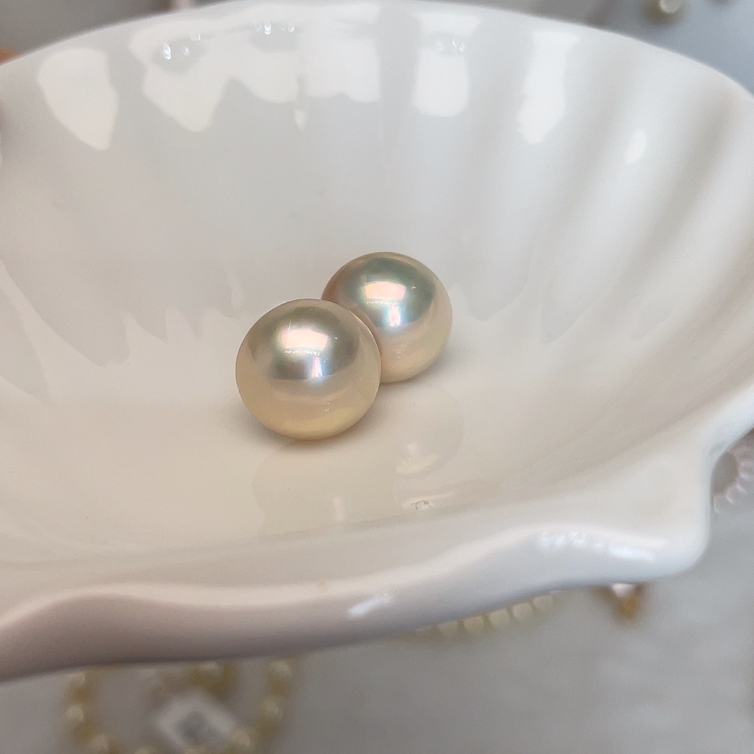 拼合珍珠（马贝珠）18K金镶嵌耳饰