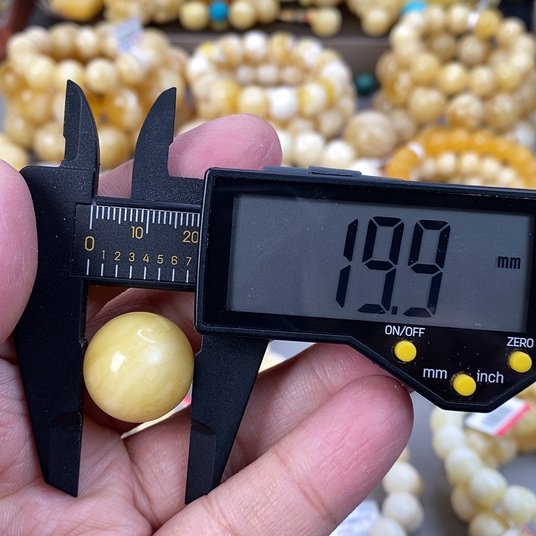 哎***呀蜜蜡未镶嵌珠宝奇石4.3g轻微针尖花粉