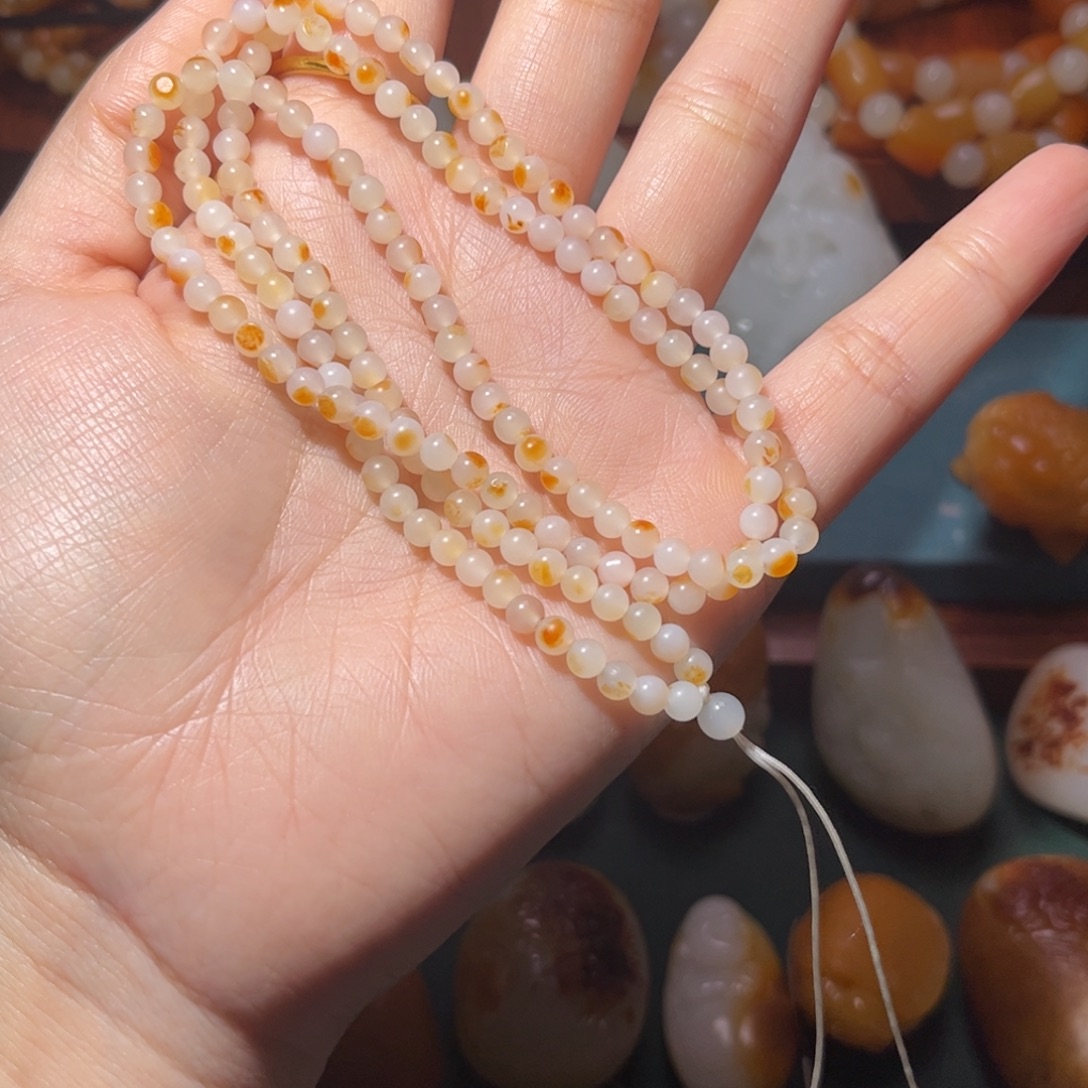 星***六和田玉未镶嵌颈饰