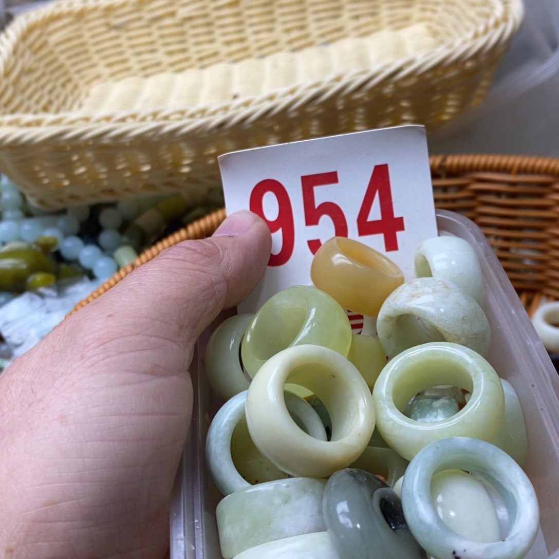 蛇纹石玉挂坠未镶嵌