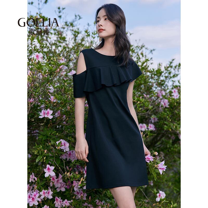 歌莉娅 夏季新品  针织不对称袖型连衣裙  125R4H6P0