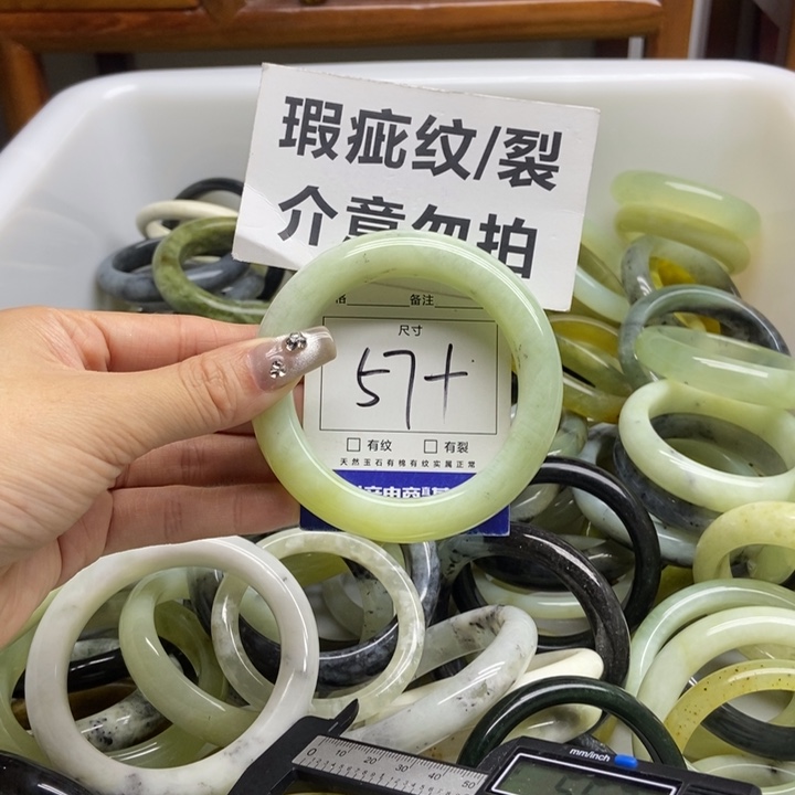 蛇纹石玉手镯未镶嵌920断了不退换