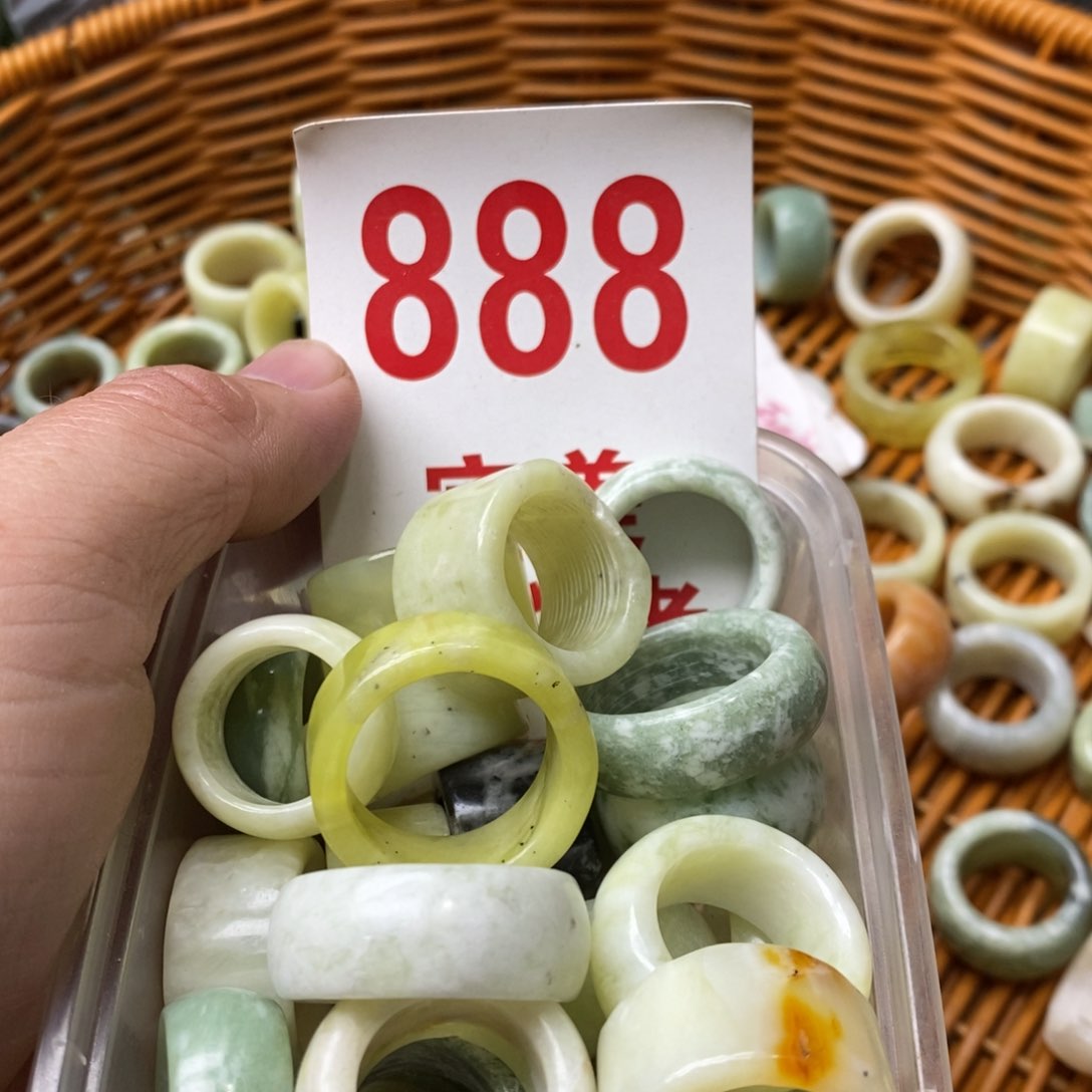 蛇纹石玉挂坠未镶嵌