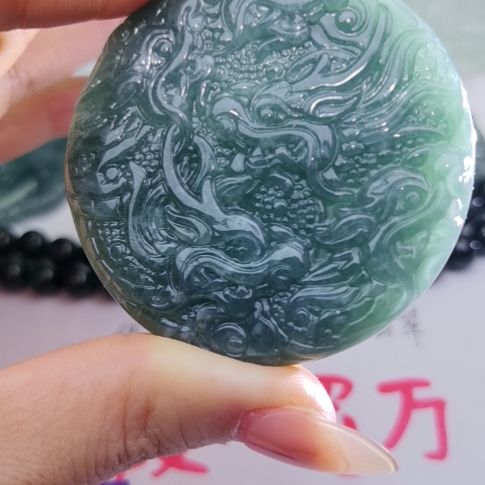 翡翠颈饰未镶嵌天然的A货翡翠多样性发货