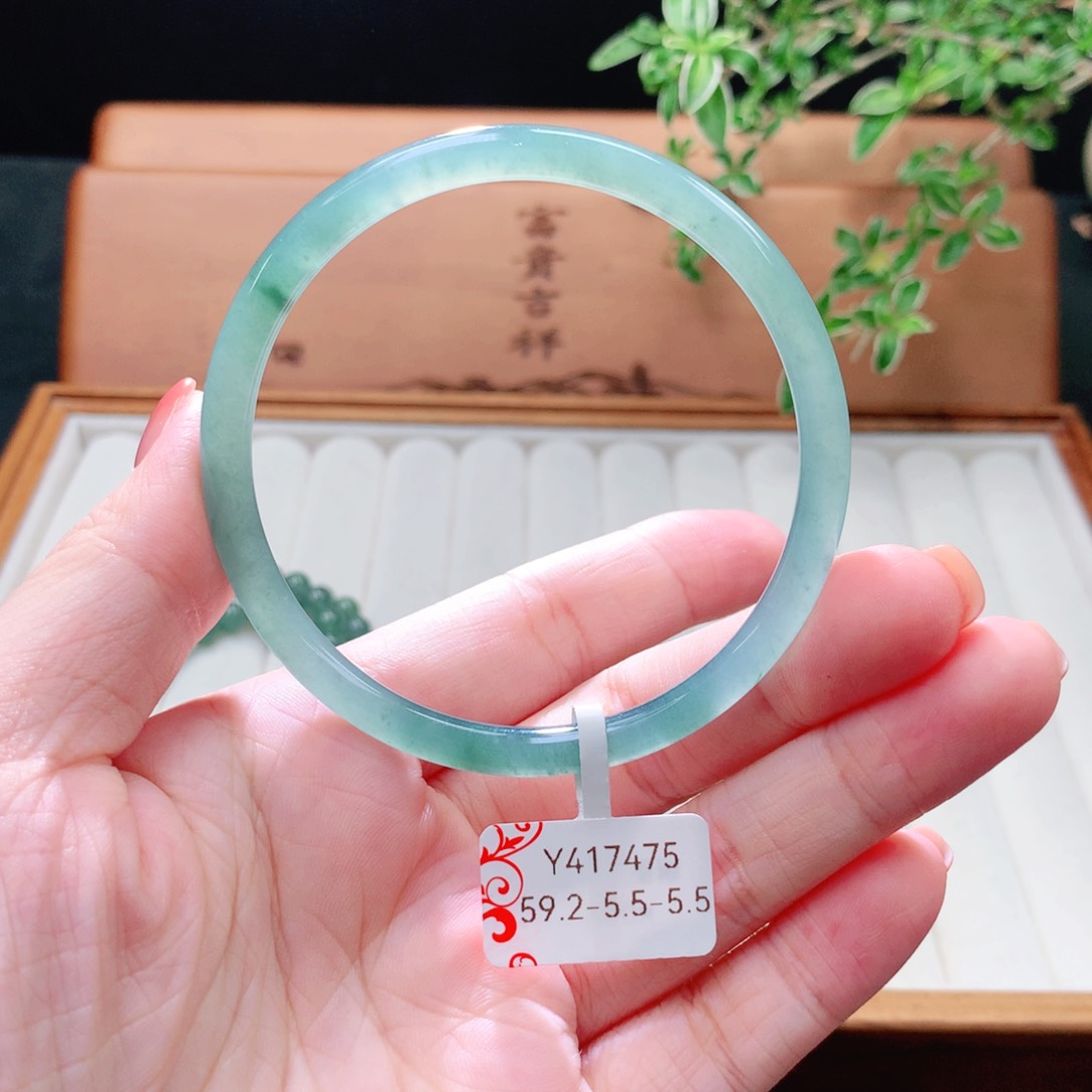 未镶嵌手镯（圆镯）翡翠