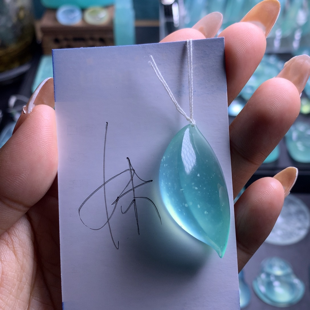 蛇纹石玉吊坠未镶嵌