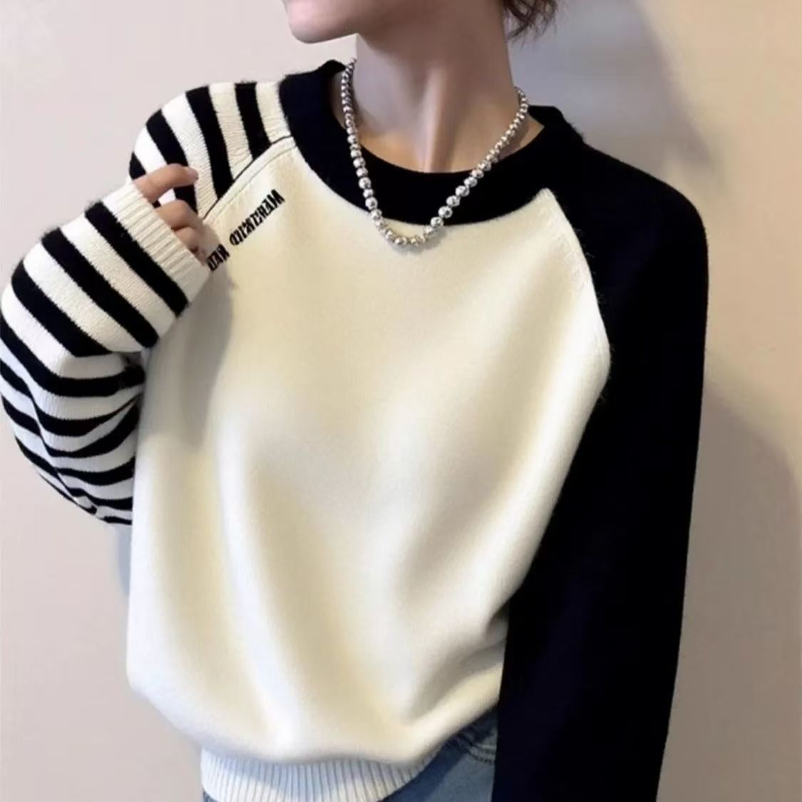 【80-200斤】条纹字母刺绣圆领针织上衣女秋冬时尚学院风打底毛衣