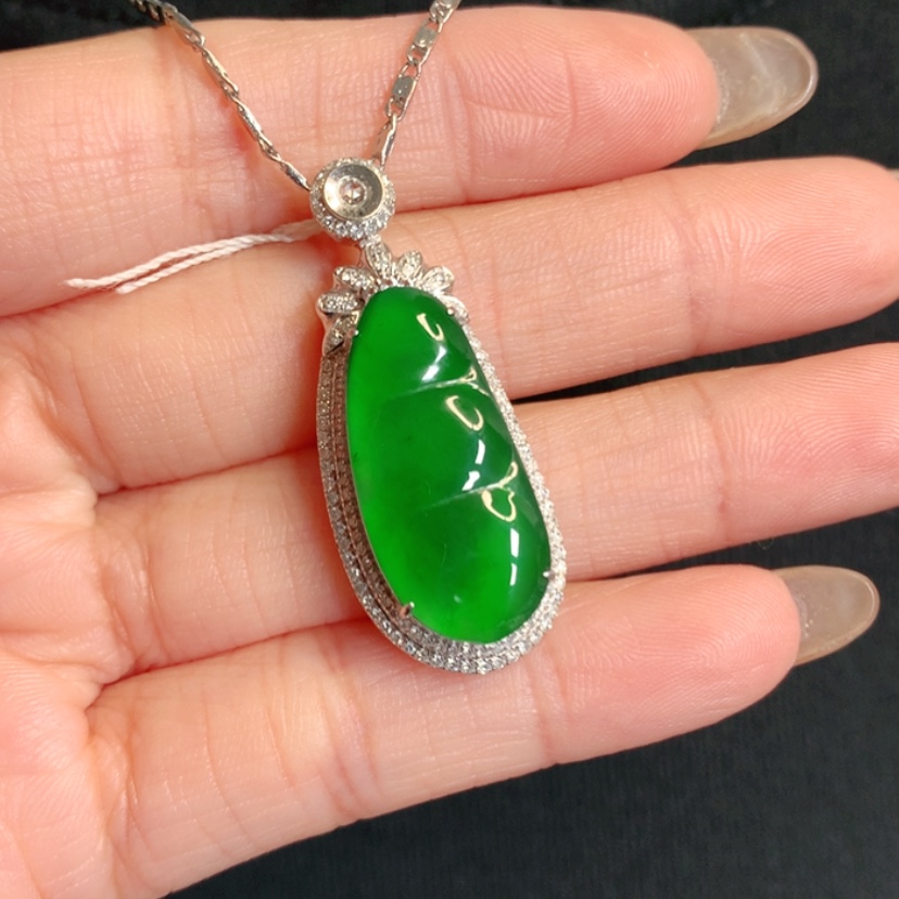 【闪购商品】颈饰18K金镶嵌翡翠福豆