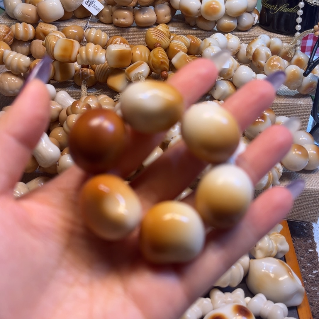 菩提根/象牙果吊坠12.31.85瑕疵胖月亮