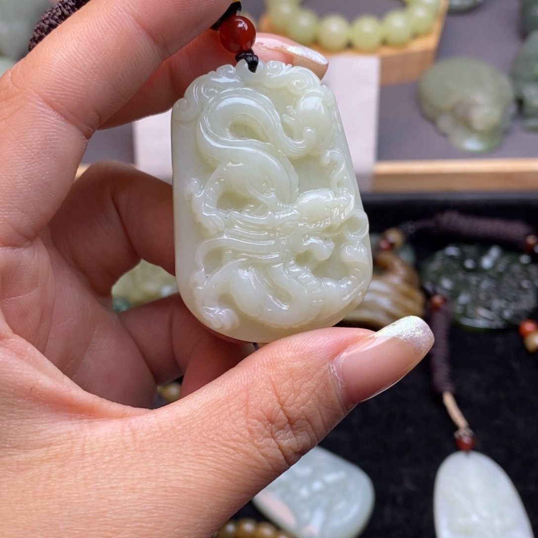 和田玉颈饰未镶嵌