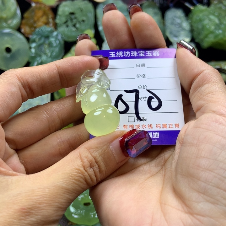 【闪购商品】蛇纹石玉颈饰未镶嵌b****r