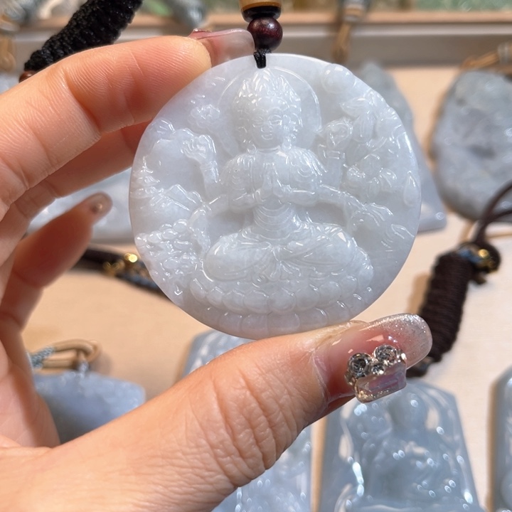 翡翠颈饰未镶嵌翡翠