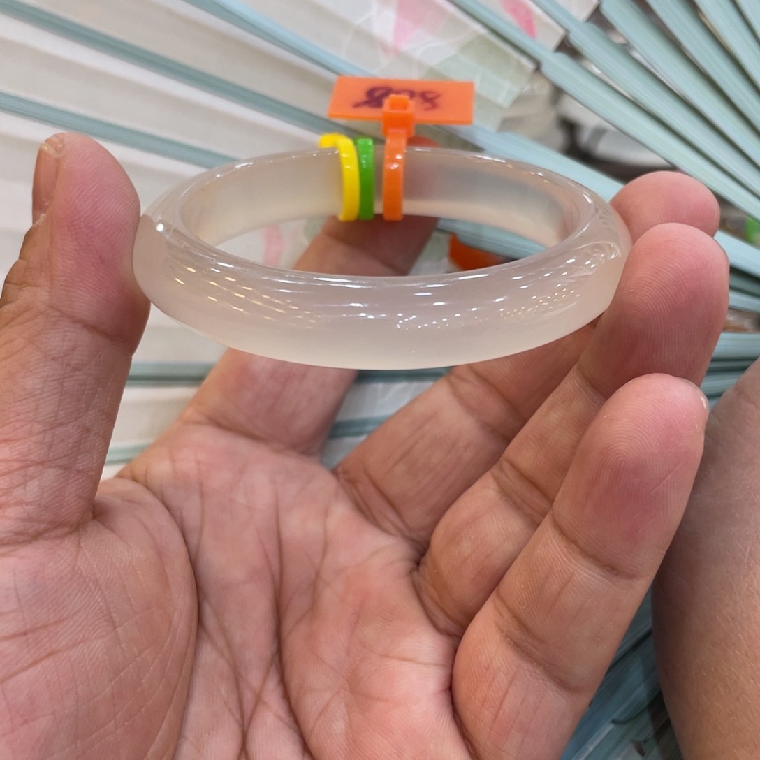 玛瑙/玉髓手镯未镶嵌不***_