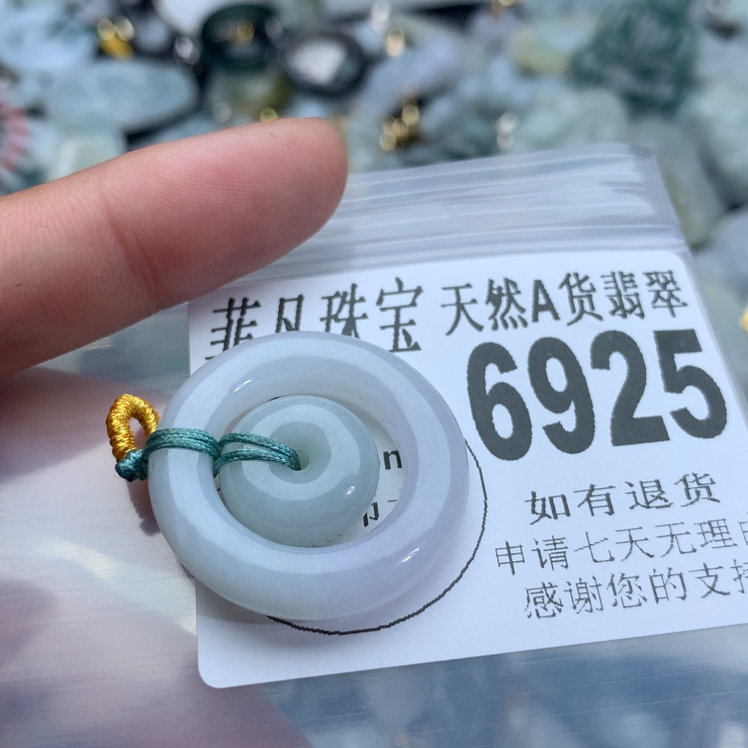 翡翠颈饰未镶嵌6925。