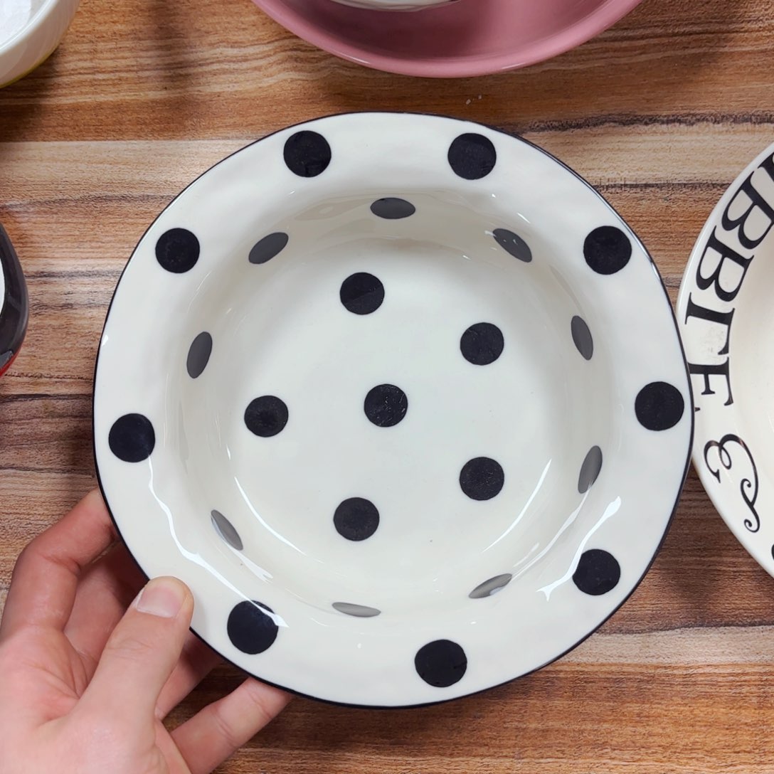 白瓷黑色波点八点五寸反口盘