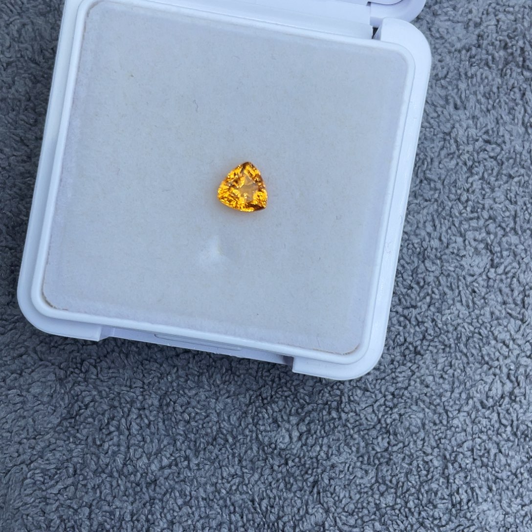 未镶嵌石榴石（芬达石）裸石0.67Ct