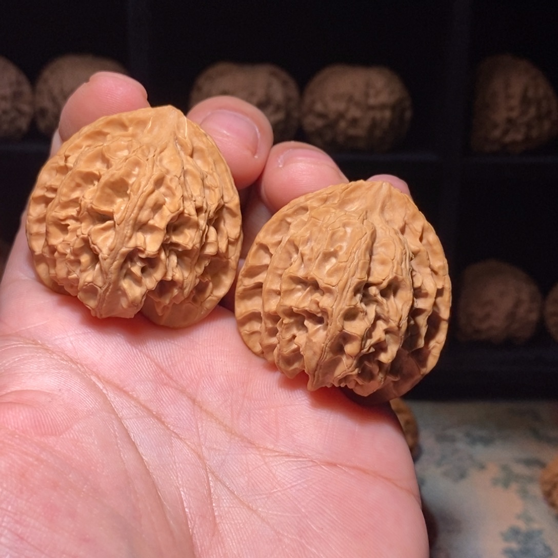 饱***水文玩核桃把件41全品苹果园