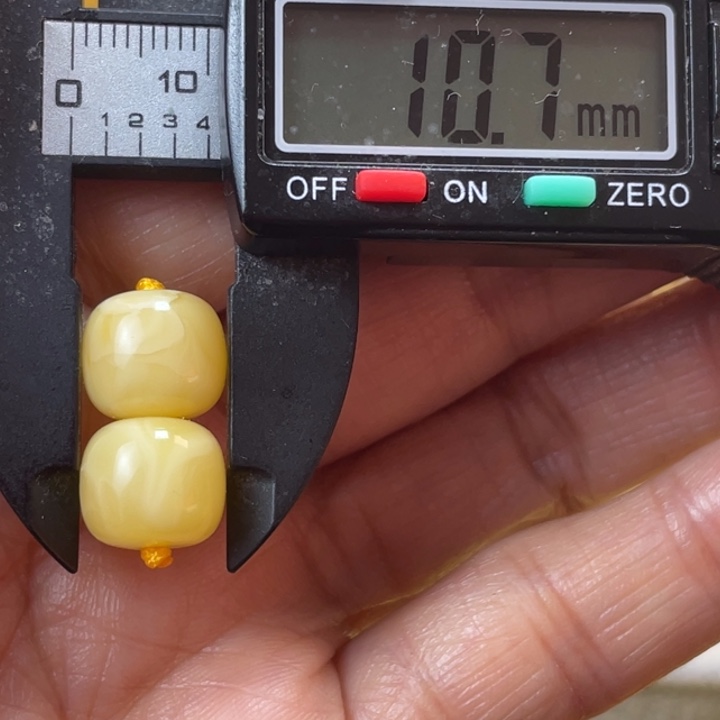 蜜蜡未镶嵌裸石82杂