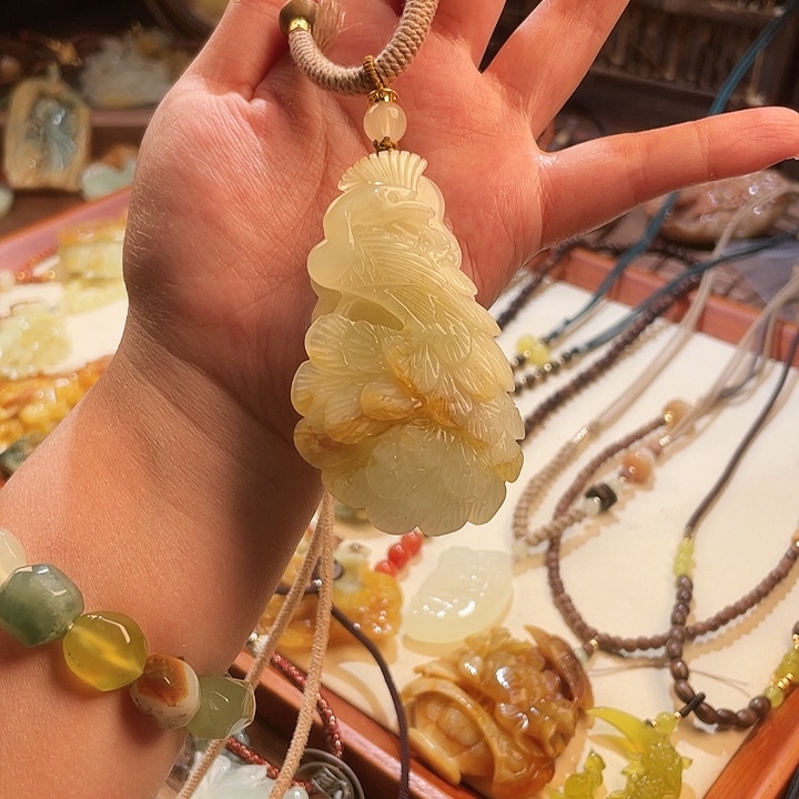 未镶嵌蛇纹石玉颈饰