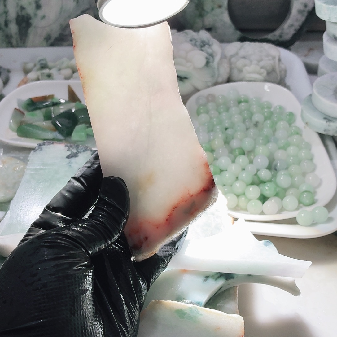 翡翠未镶嵌颈饰边角料