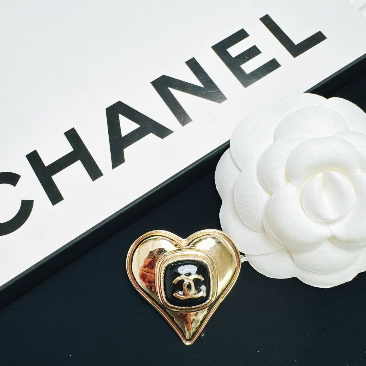 95新 Chanel/香奈儿 柚礼中古/香奈儿黑金桃心胸针LZ501189