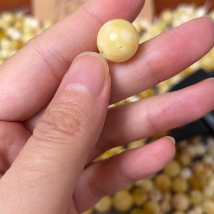 蜜蜡未镶嵌裸石13.3mm一个