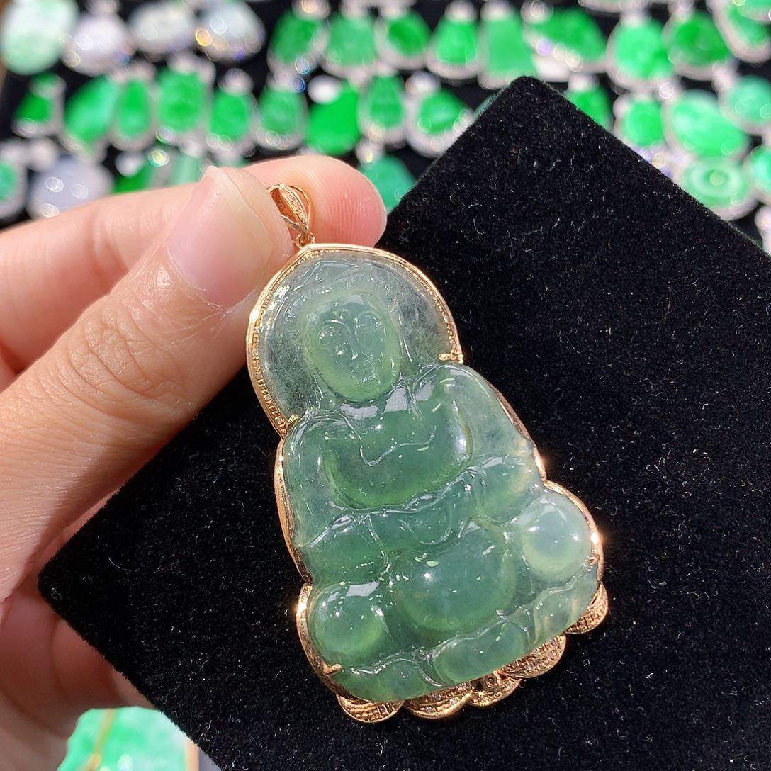 翡翠18K金镶嵌颈饰