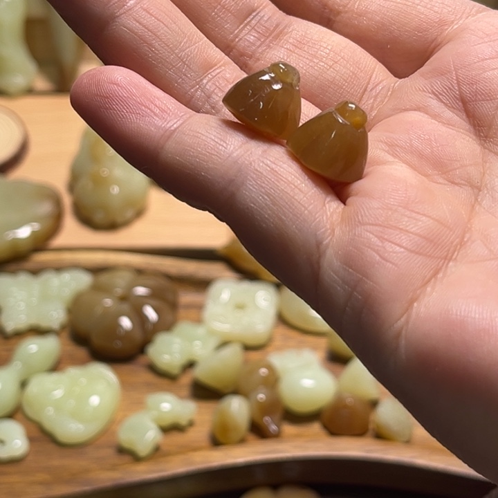 墨***玉和田玉未镶嵌颈饰