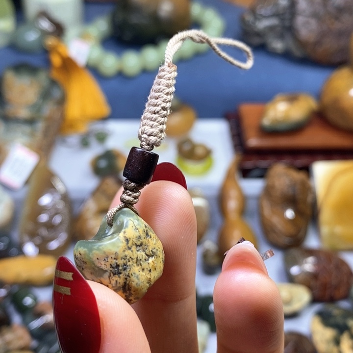 岫岩河磨玉（透闪石质玉）手机坠未镶嵌