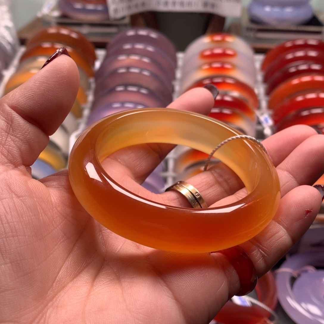 玛瑙/玉髓手镯未镶嵌k****1