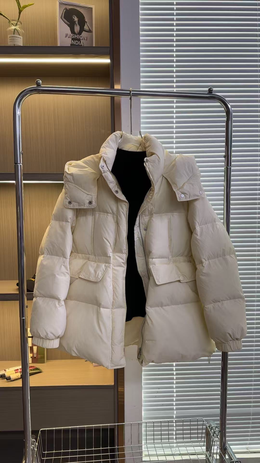 2025103年冬季新款韩版宽松显瘦百搭休闲羽绒服90白鸭绒女