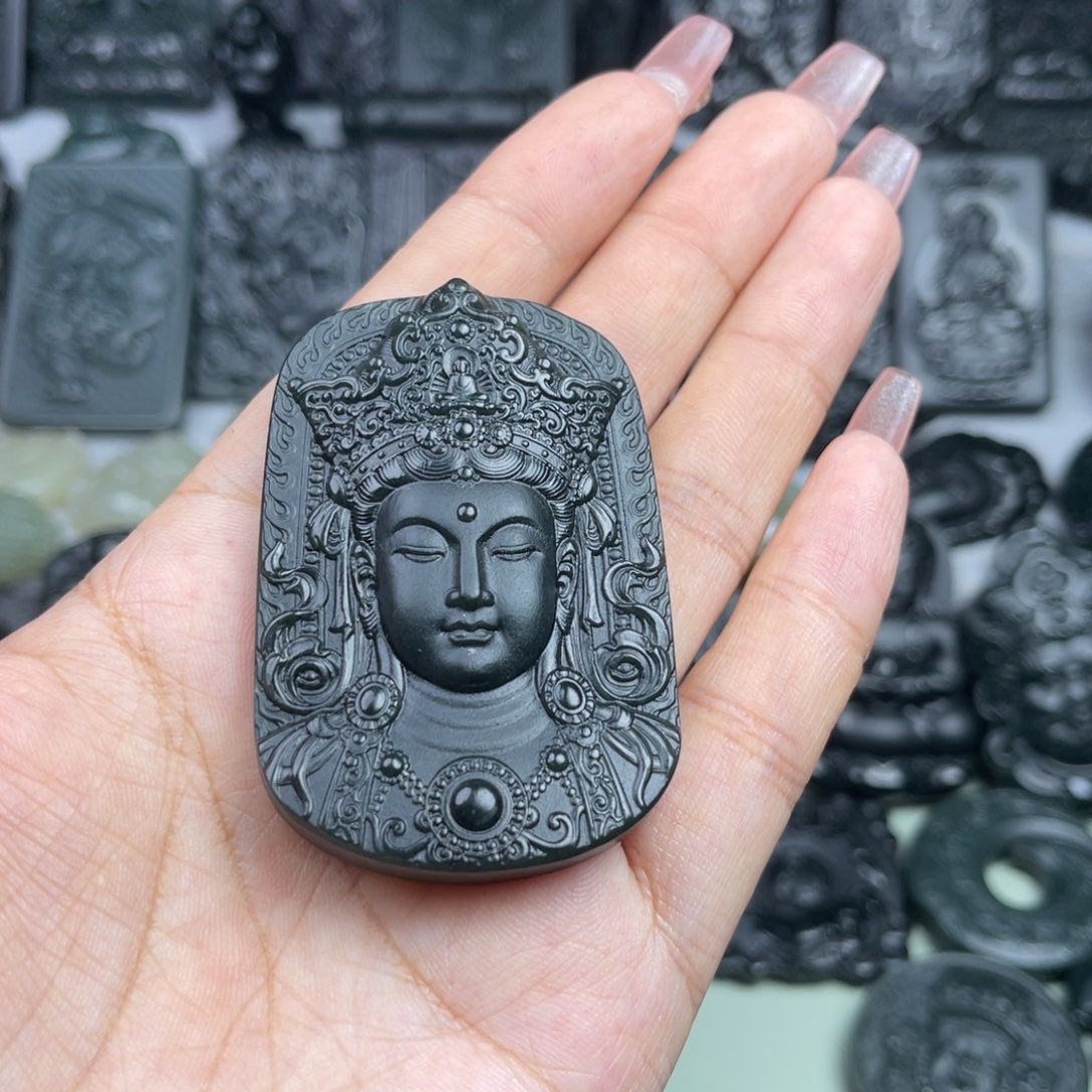 和田玉未镶嵌颈饰中**年