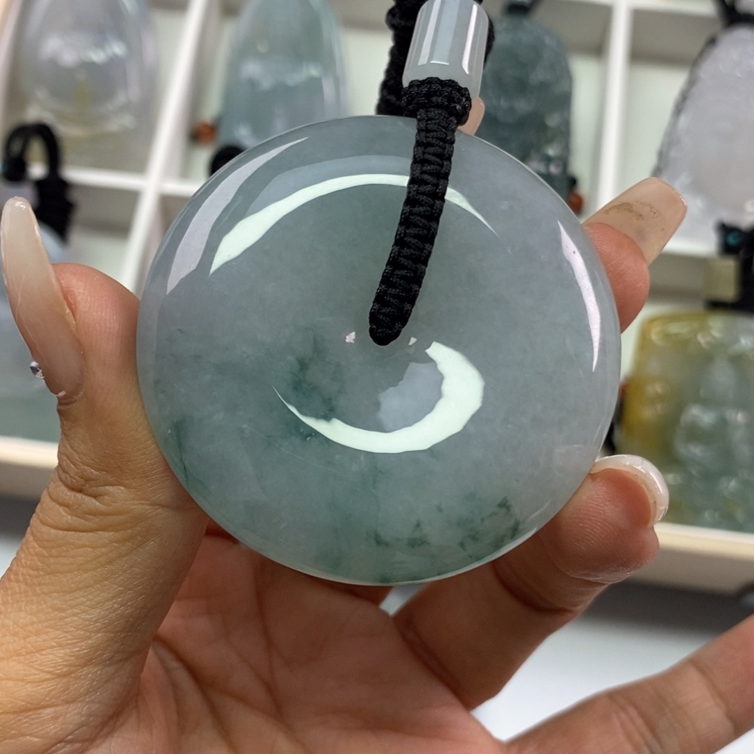 翡翠挂件未镶嵌翡翠