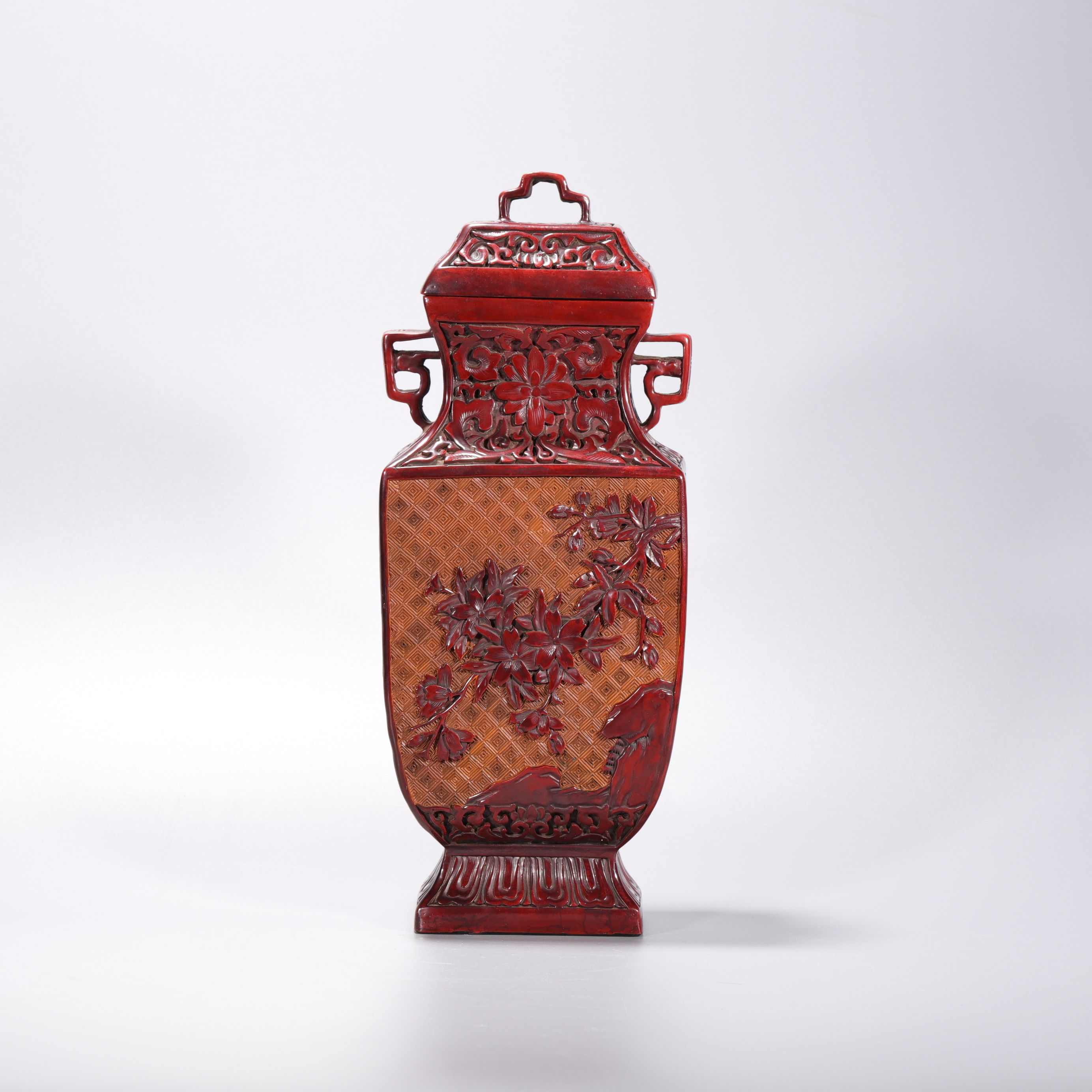 lot4  清代  剔红锦地纹摆件