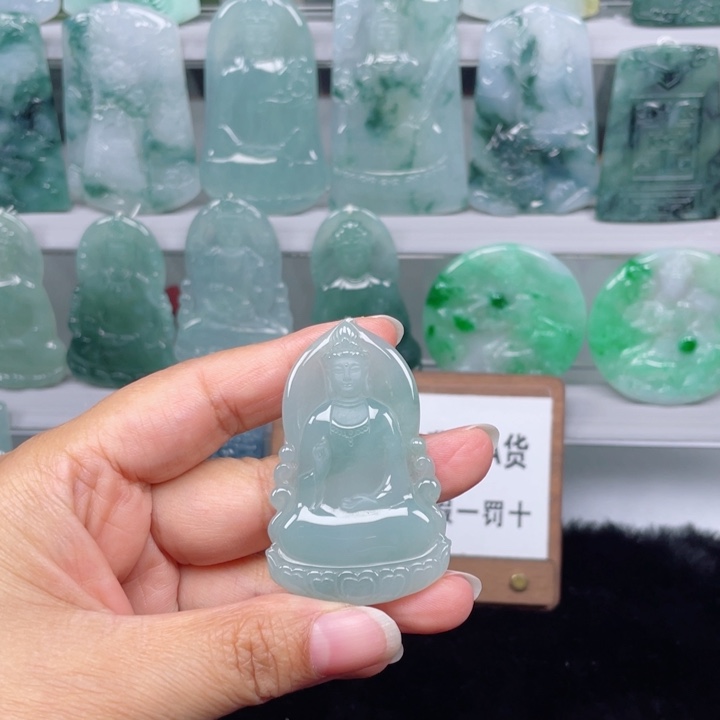 颈饰未镶嵌翡翠素衣观音