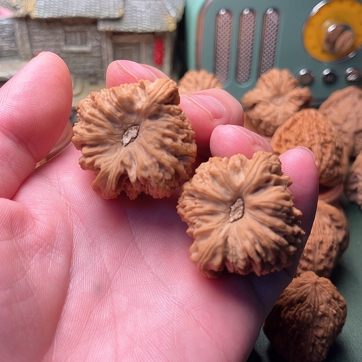 文玩核桃把件酒杯凹底南将石