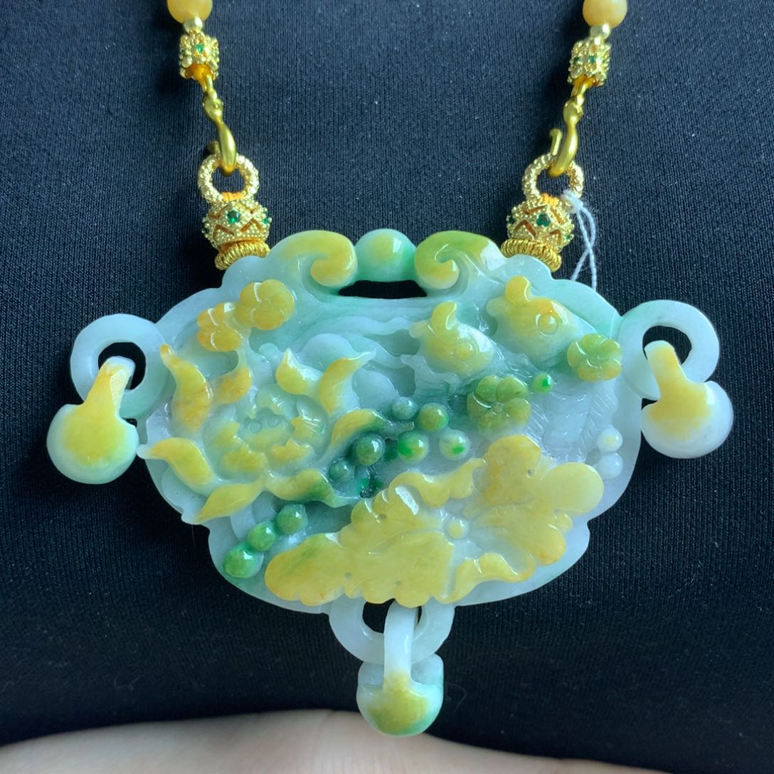 翡翠颈饰未镶嵌翡翠