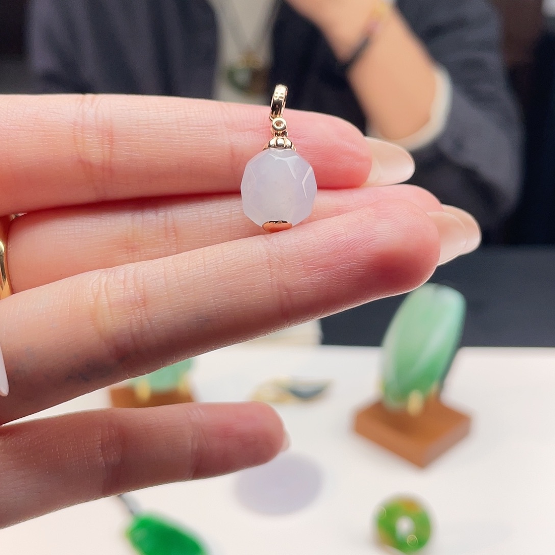 翡翠18K金镶嵌颈饰拾光