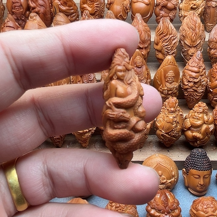 橄榄核吊坠16蛇女