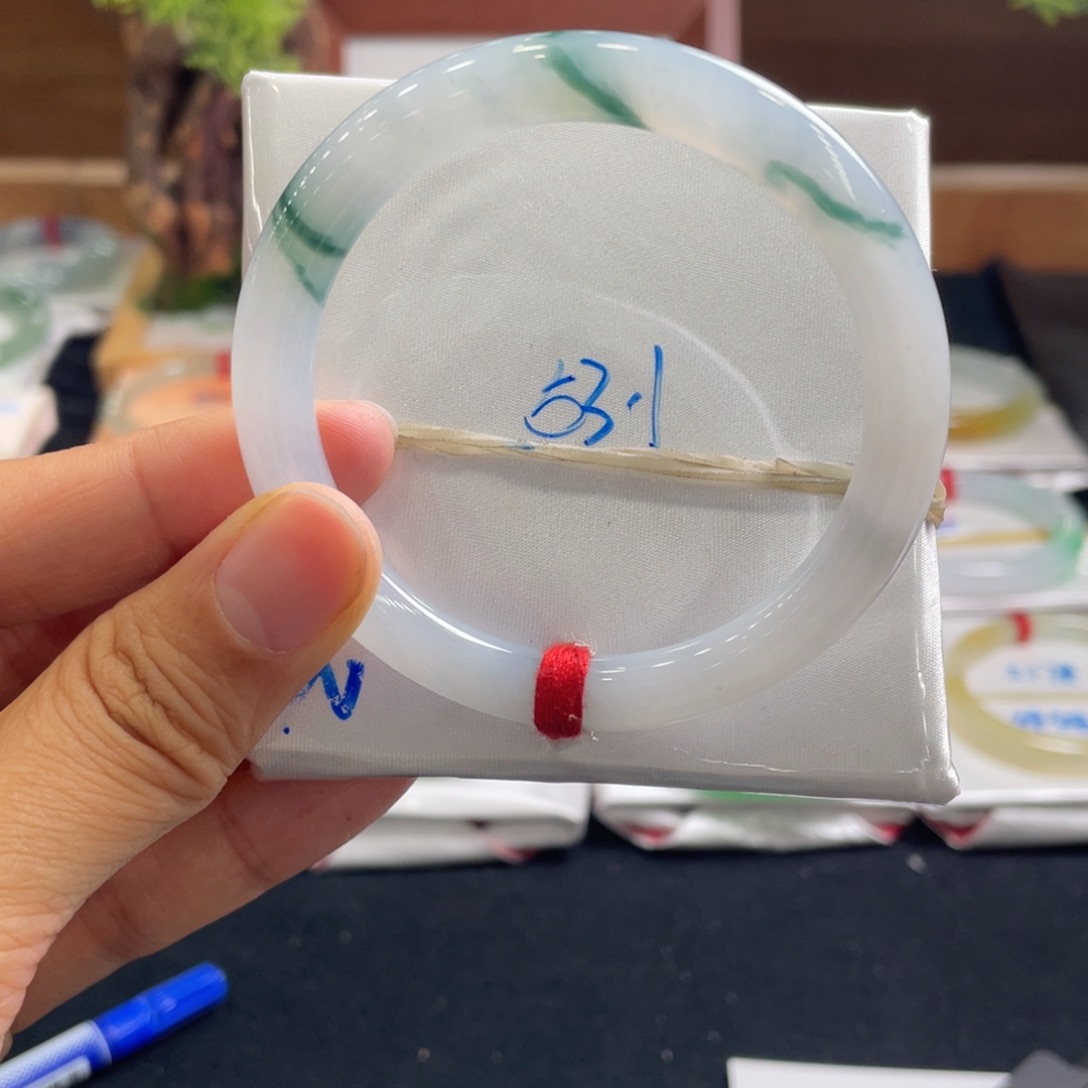 翡翠手镯未镶嵌53.1美人条意境飘花