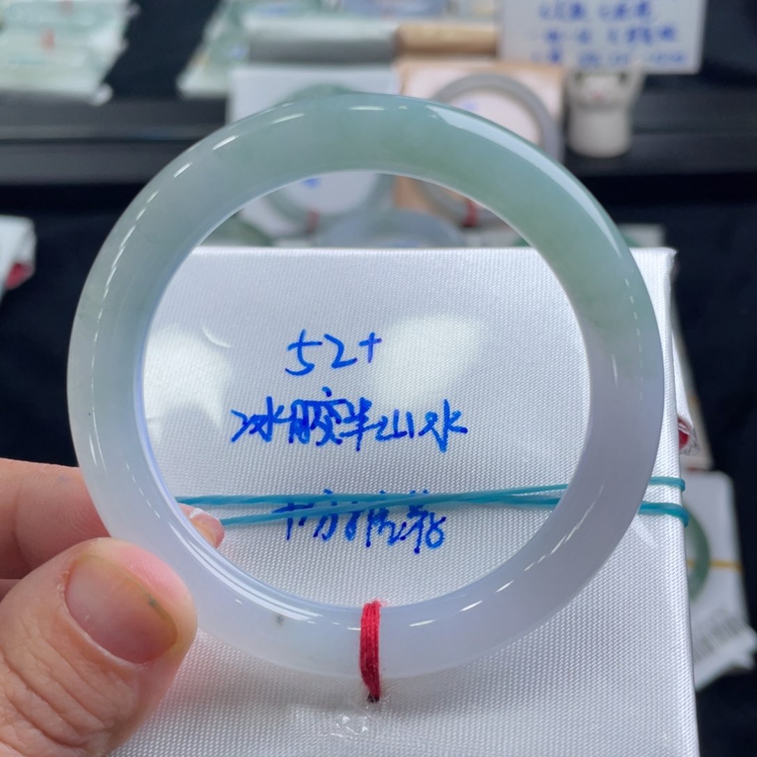 翡翠手镯未镶嵌翡翠手镯