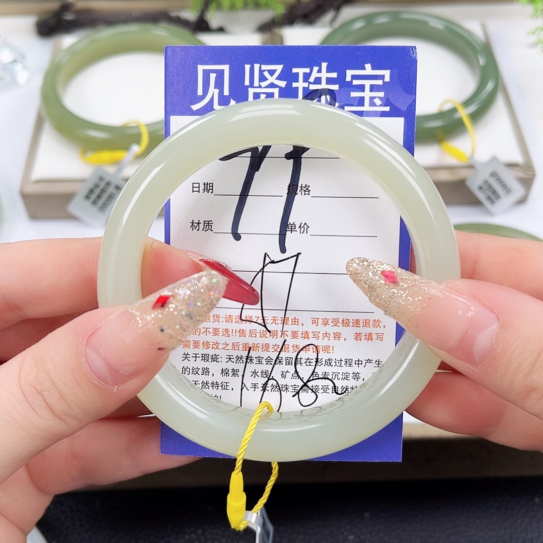 和田玉手镯未镶嵌