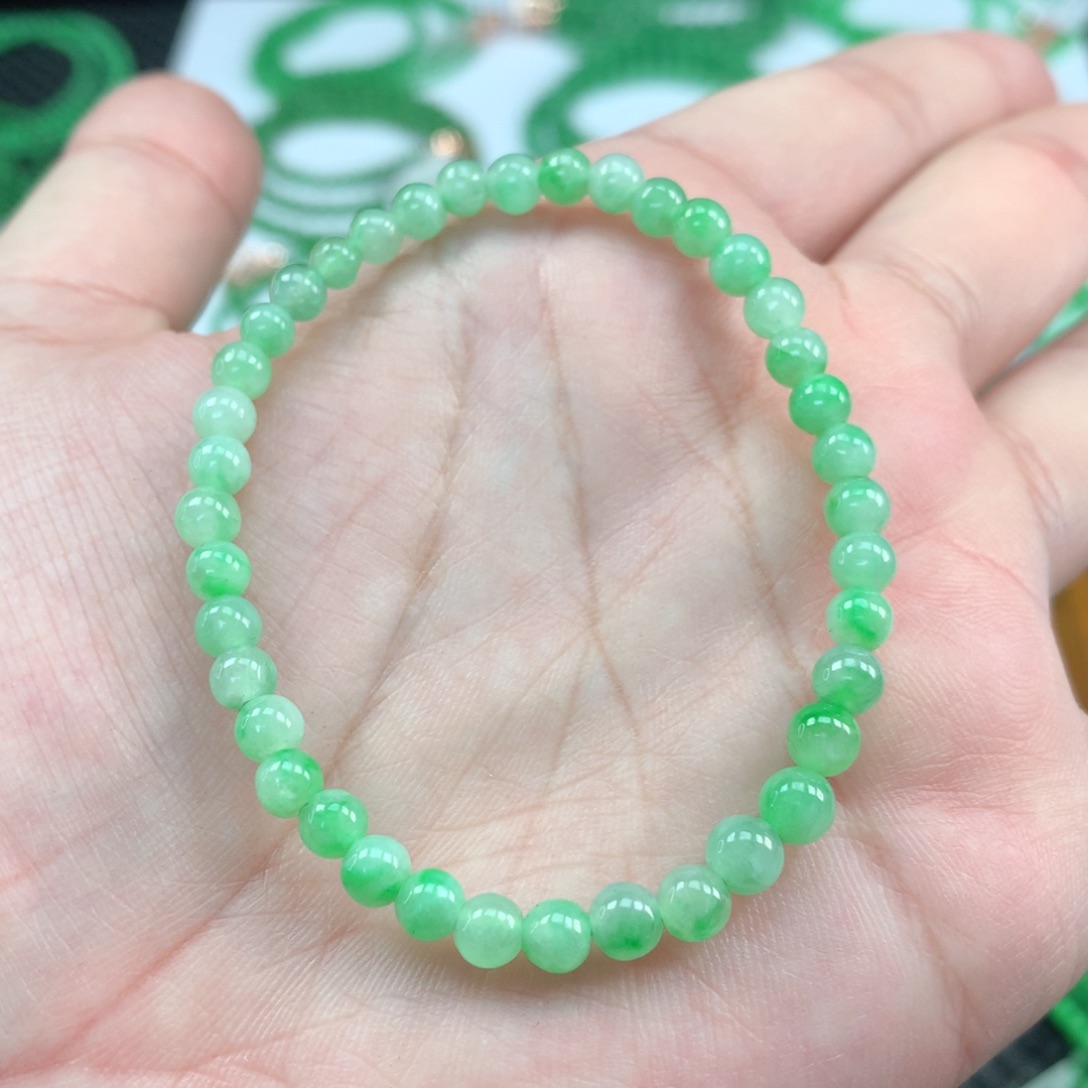 翡翠手链未镶嵌翡翠